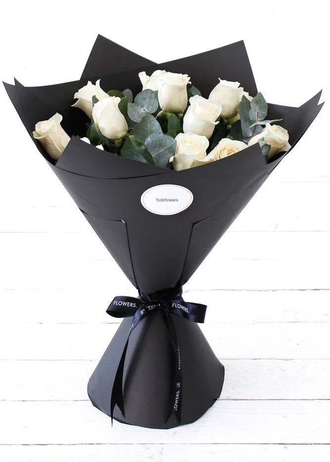 12 White Roses