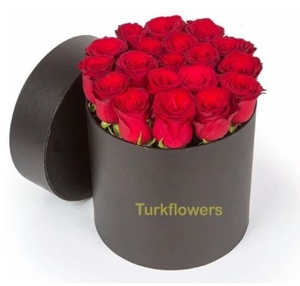 15 -19 Red Roses Black Box