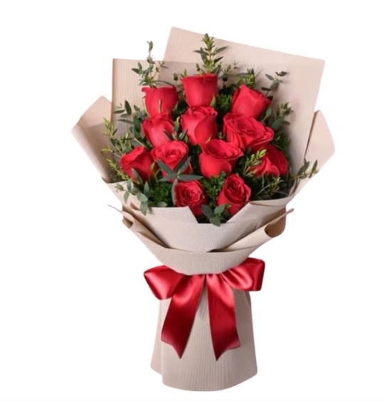 12 red roses