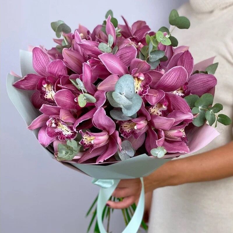 25 Orchid bouquet