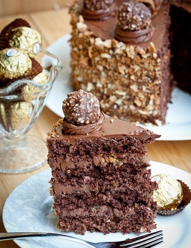 FERRERO CHOCOLATE CAKE