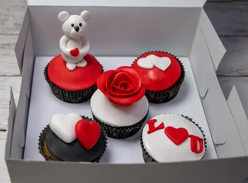 THE VALENTINES BOX