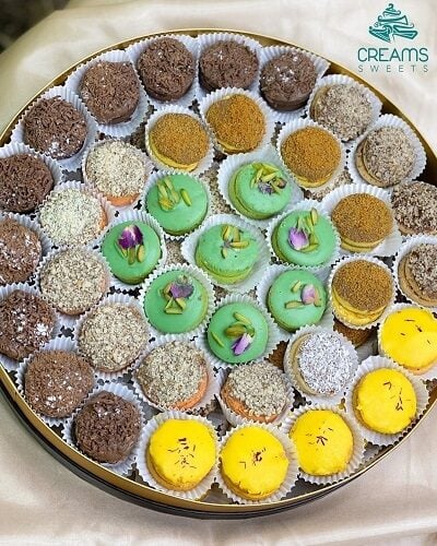 PETIT FOURS