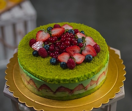 Strawberry Cake With Pistachio Cream