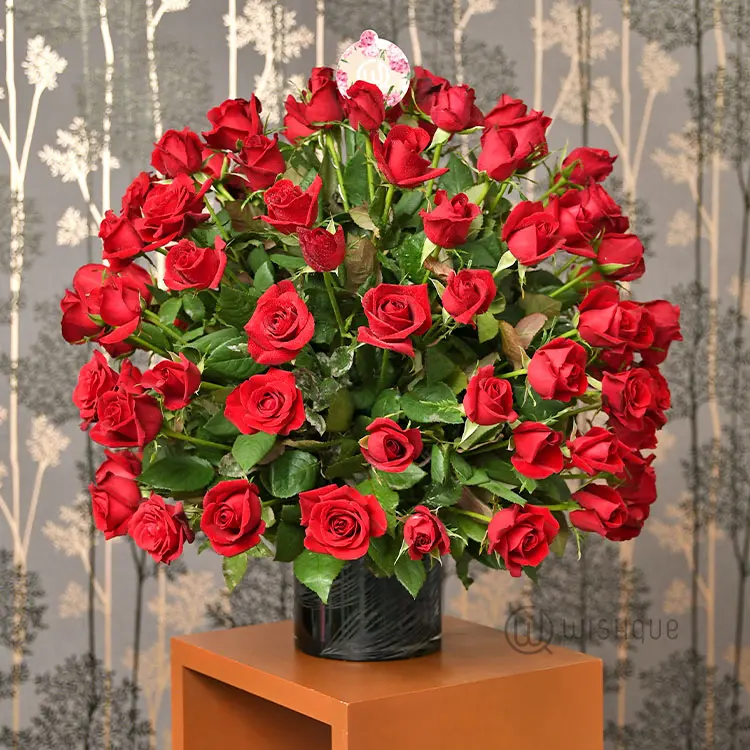 100 Red Roses in a Vase