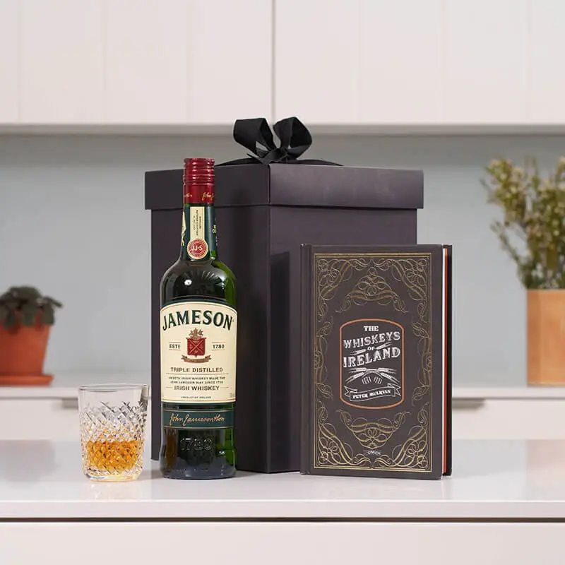 The Whiskey Lovers Gift Box