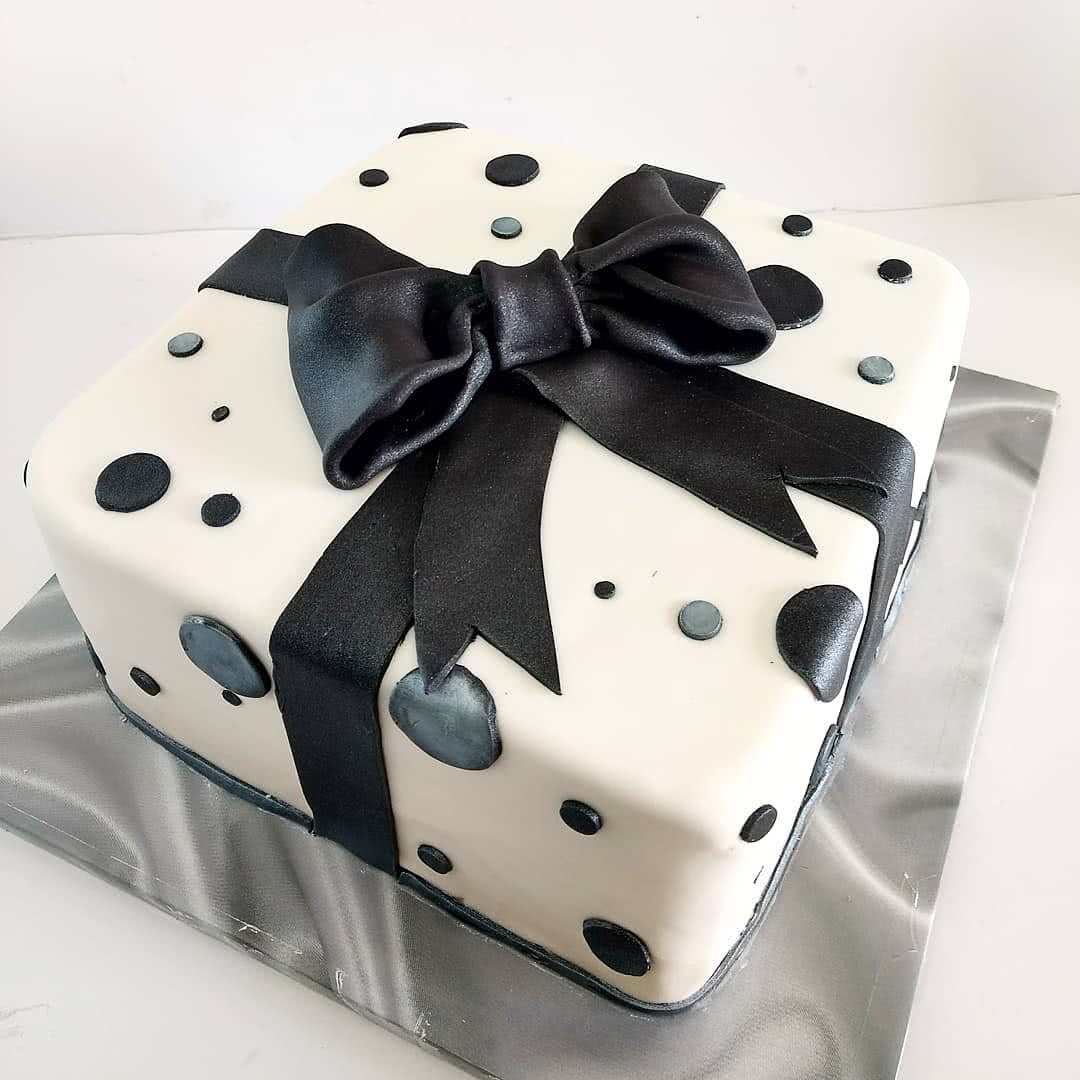 Classy Bow Cake (Seven inch)