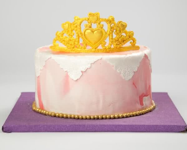 Crown Cake (Eight inch)