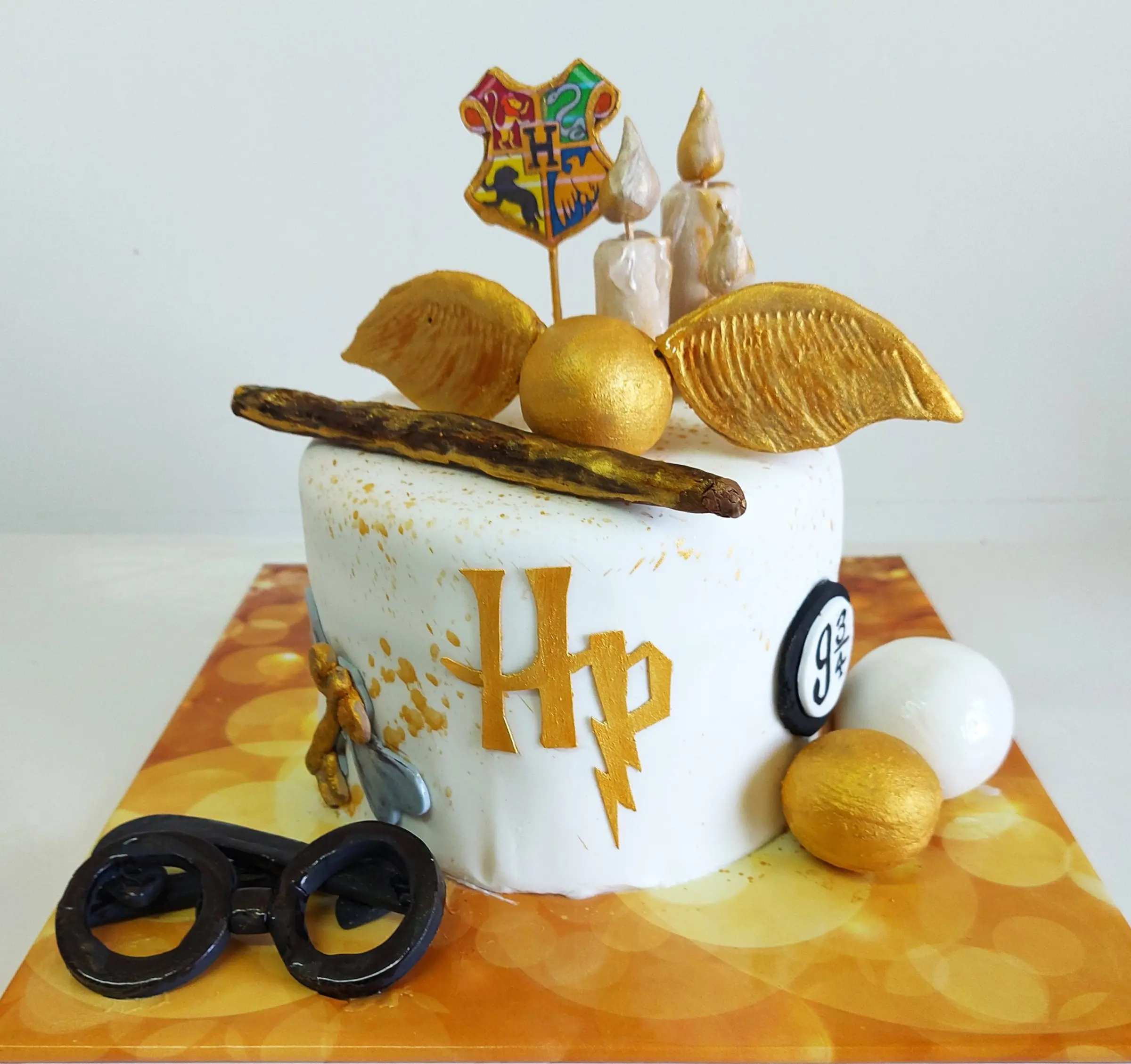 Harry Potter Cake (Eight inch)