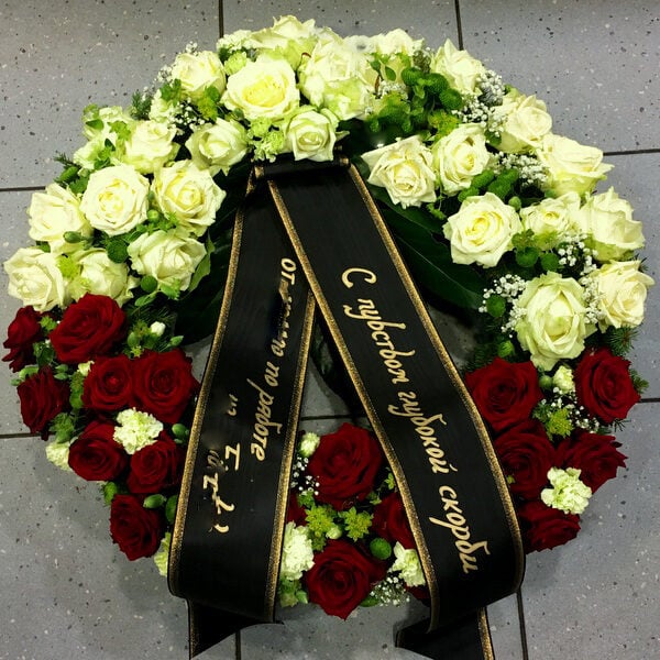 Wreath with white and red roses