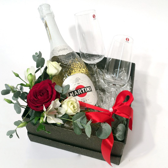 Giftbox: Martini Asti Vintage 2016, Iital shampagne glasses, decorated