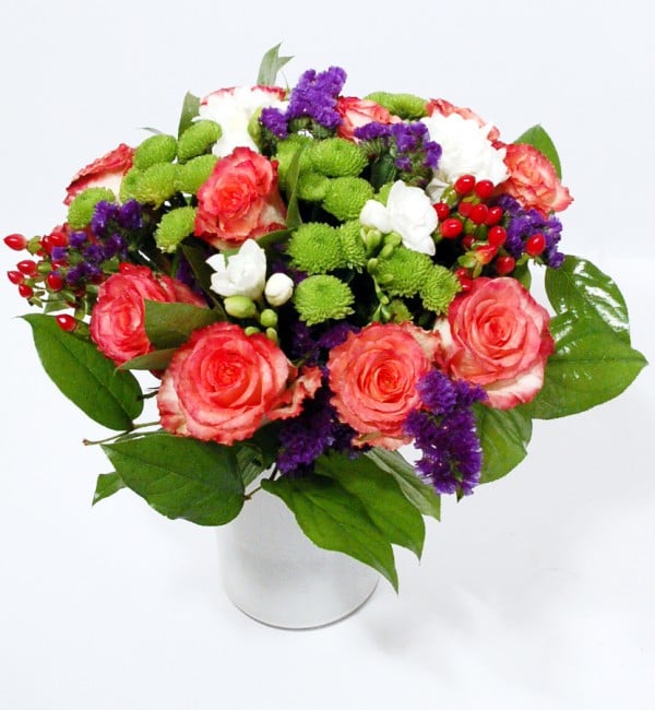 Bouquet and pink roses, green chrysantemum and fresias (Premium)