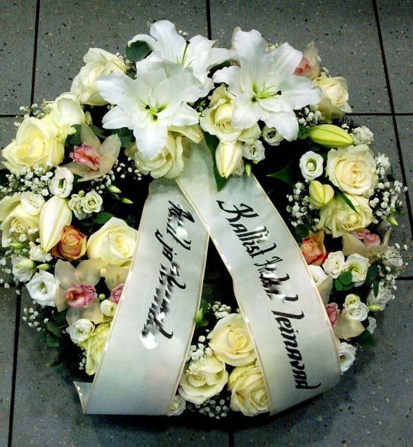 Wreath with white and creamy flowers: Lilys, Roses, Orchids-1