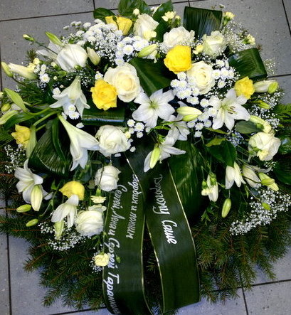 Wreath with white Lilys, white and yellow Roses