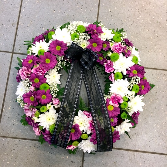 Small wreath in white, lilac and green colors