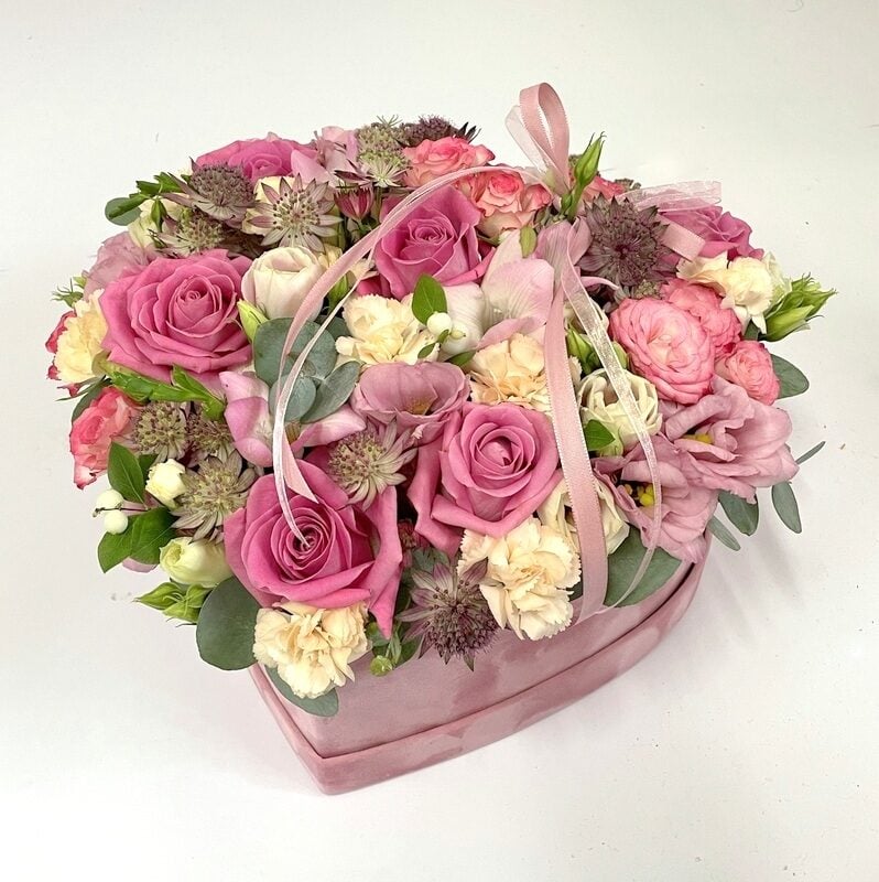 Pink heart of flowers in velvety box (Premium)