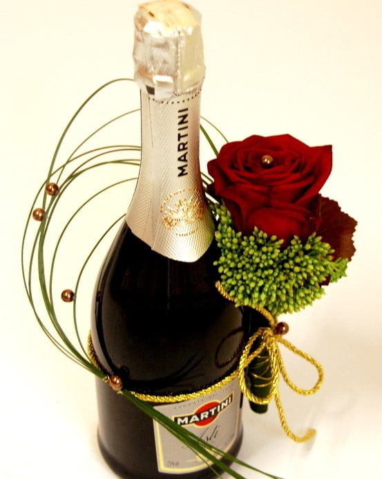 Sparkling wine with Martini Asti decoration