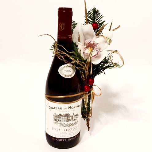 Decorated red wine