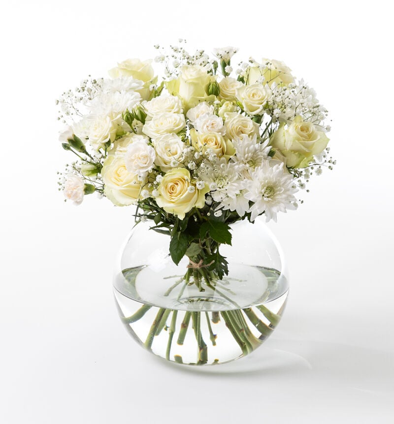 Fairtrade rose bouquet in white