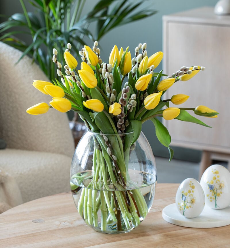 Yellow tulip bouquet with goslings large