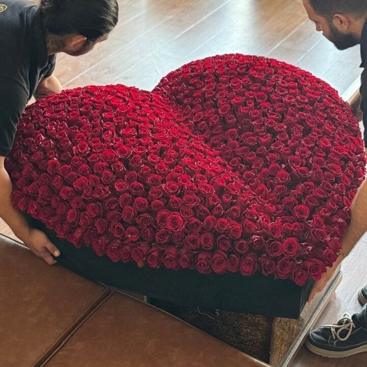 Ultimate Heart Shape 1000 Roses Box