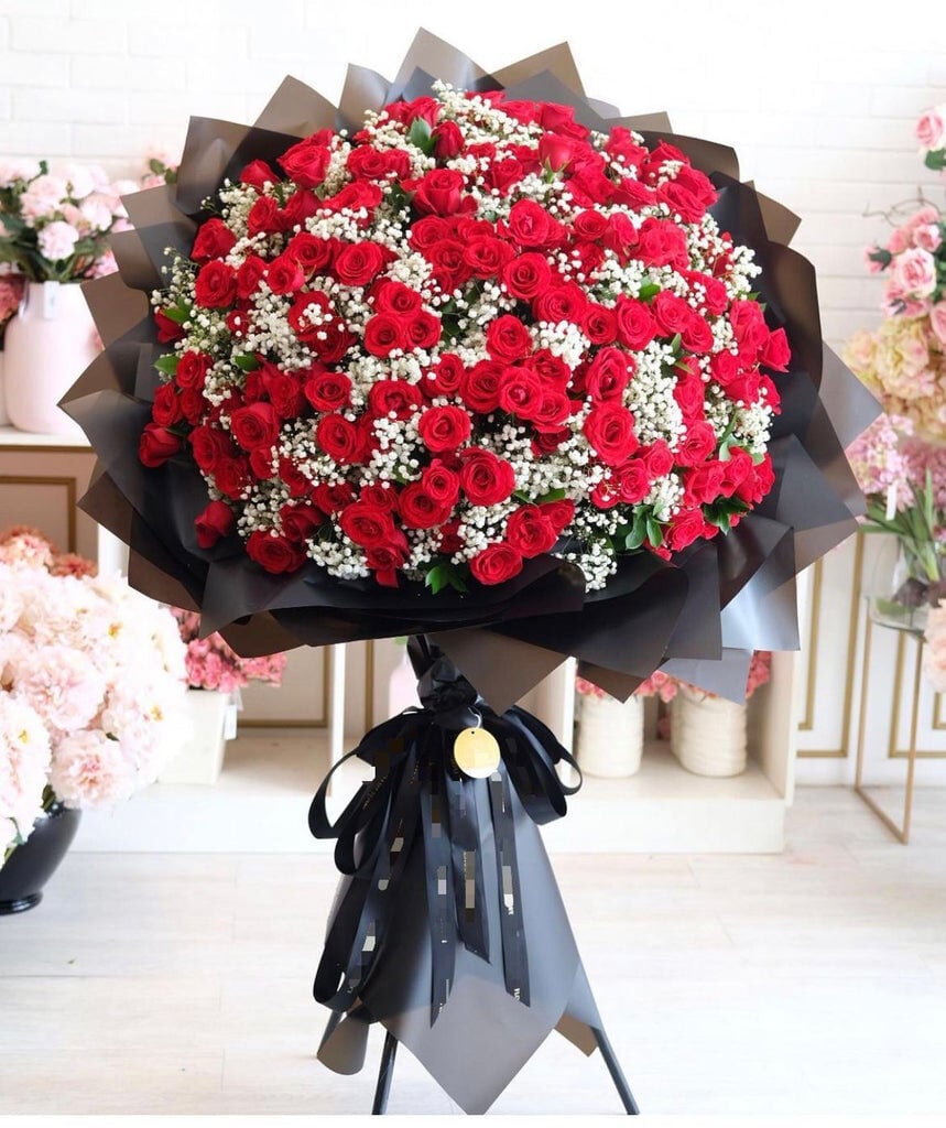 Grand Roses And Gypso Bouquet with Stand