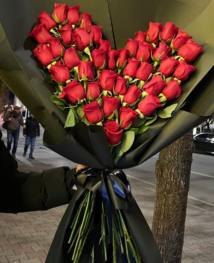 Heart Shape 40 Roses Bouquet - Long Stemmed Roses 70 cms