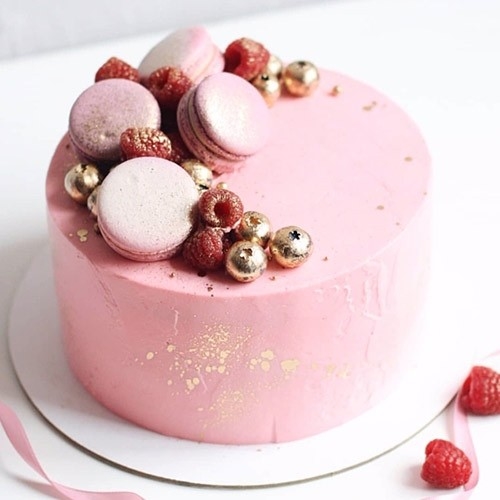 Macarons And Raspberries Sponge Cake (1 KG)