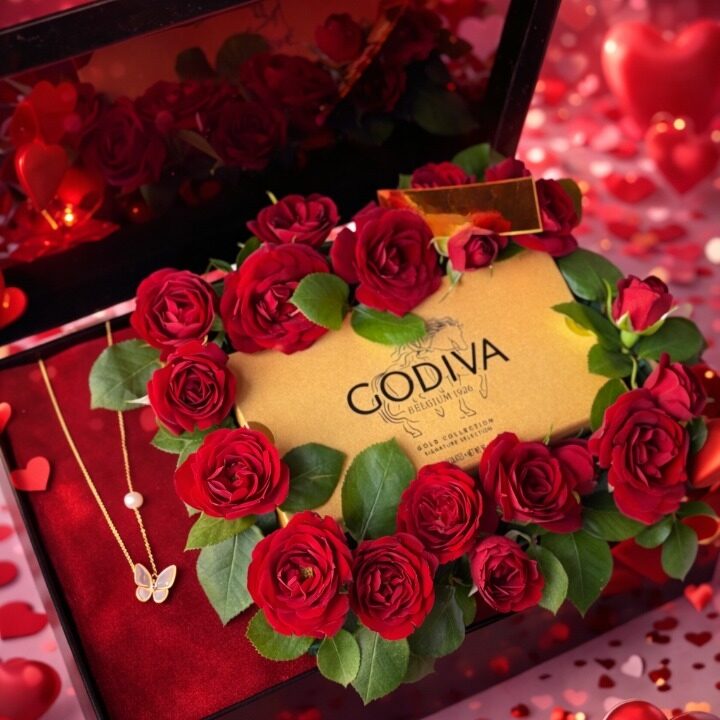 Pendant with Godiva & Red Roses