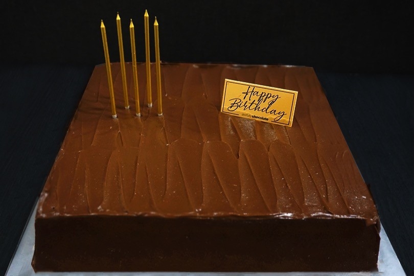 CHOCOLATE BANANA CAKE - CUSTOMISED (10" Size)