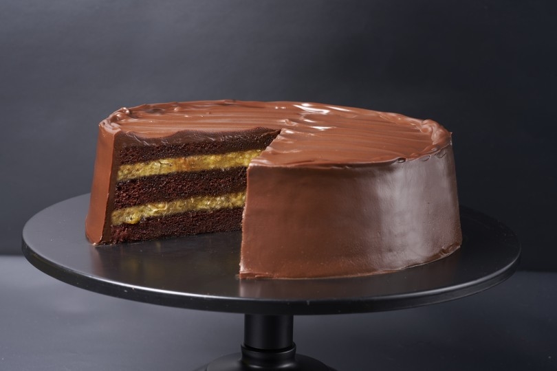 CHOCOLATE BANANA CAKE (6" Size)