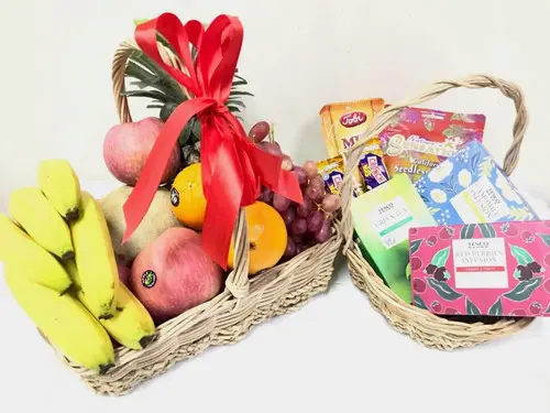 https://cdn11.bigcommerce.com/s-s00dfko9/images/stencil/{:size}/products/382/2106/fruits_and_tea_baslet_manila__74634.1624360152.jpg?c=2