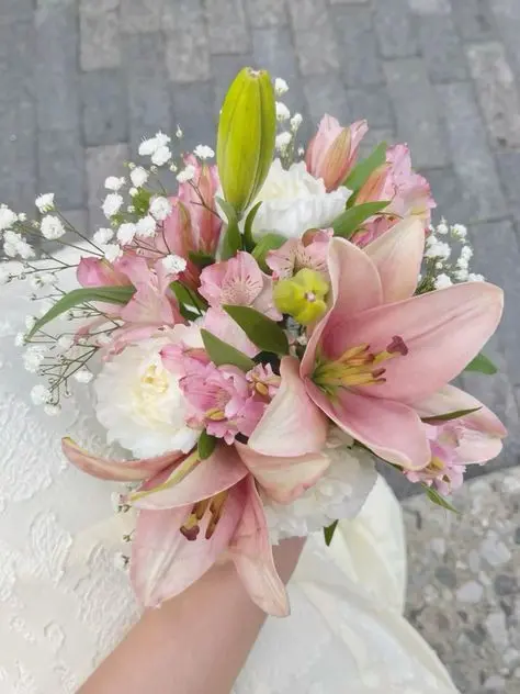https://cdn11.bigcommerce.com/s-s00dfko9/images/stencil/{:size}/products/420/2613/Prom_Bouquet_Delivery_Philippines__44285.1772864894.jpg?c=2