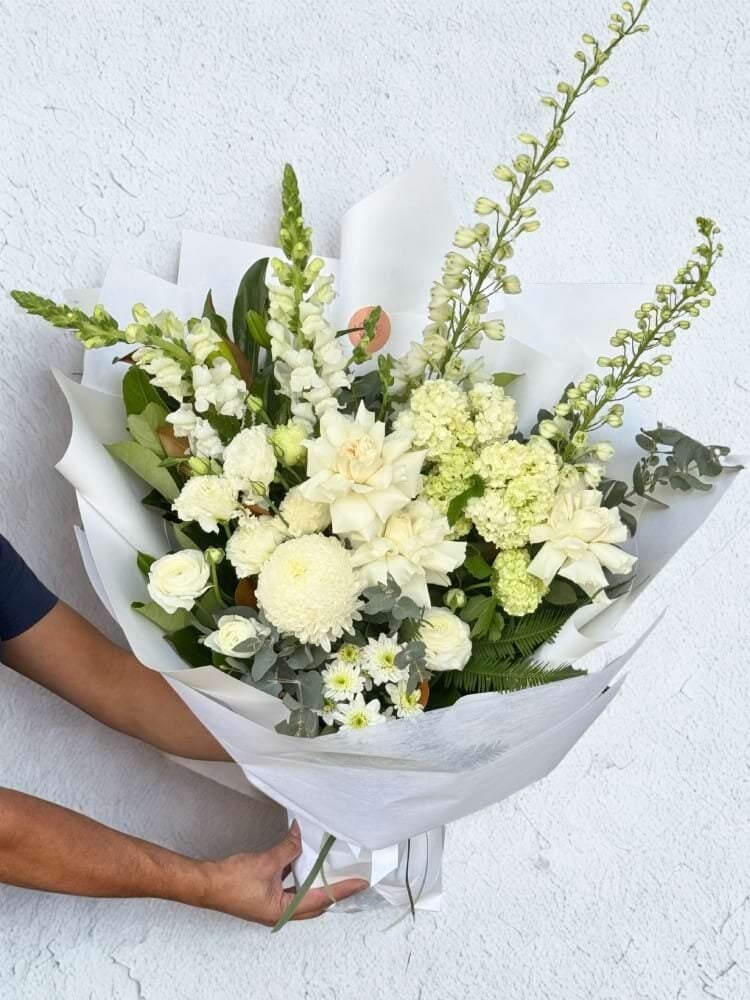 Ivory Dreams Bouquet (Small)