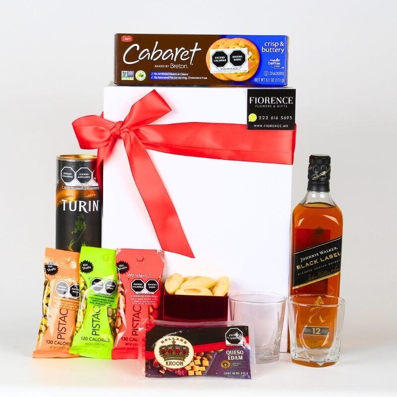 Caja de Regalo con Whisky y seleccion gourmet.
