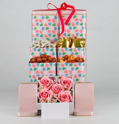 Sweetheart Tower & Everlasting Roses