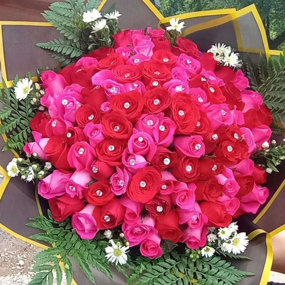 100 Roses Bouquet with Pearl A Romantic Gift of Love