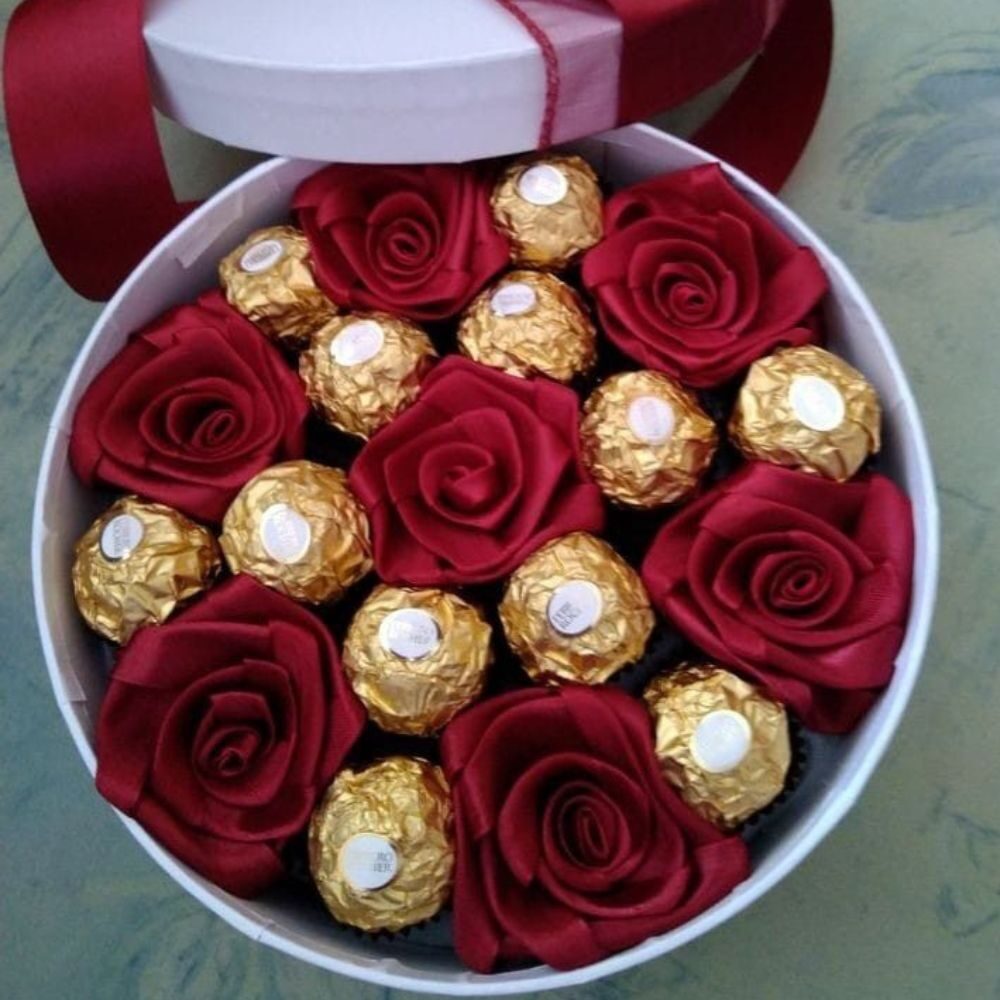 7 Red Roses & 12pc Ferrero Rocher Box