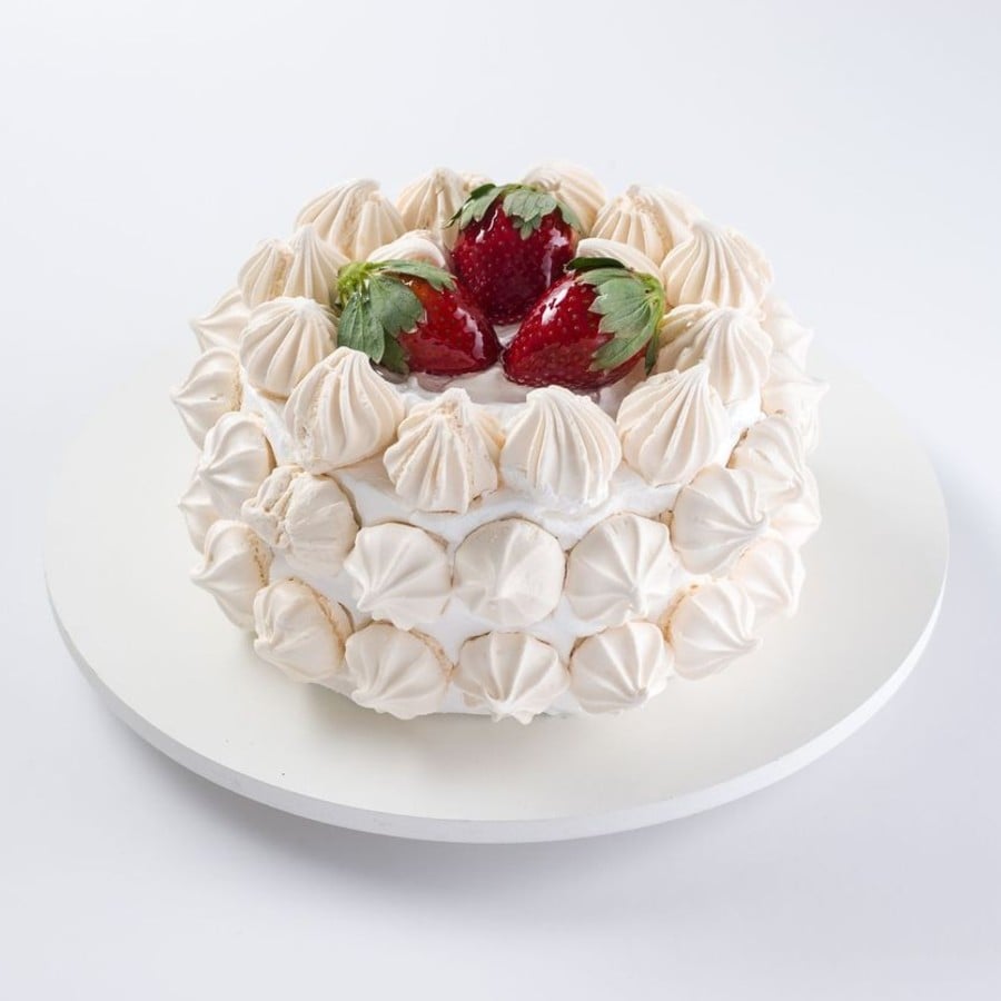Strawberry Cake With Sighs (1 Kg)