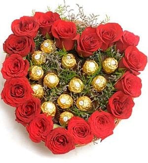 Heartily Rocher - Flowers & Chocolate Bouquet (Heartily Rocher - 18 Roses and 12 Rochers - Chocolate Bouquet)