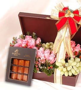 Lingonberry – Flowers & Chocolate Gift