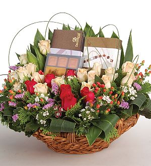 Ultimate Indulgence – Flowers & Chocolate Gift Hamper