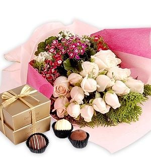 Pure Engracia - Flowers & Chocolate Bouquet (Pure Engracia - 10 stalks Roses - Chocolate Bouquet)