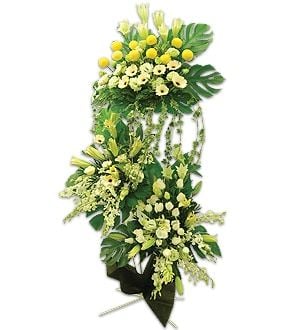 Reminiscence - Condolence Flower Funeral Wreath