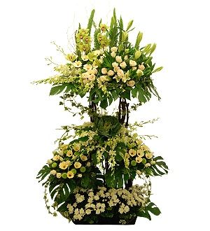 Grand Accolades - Majestic Condolence Flower Funeral Wreath