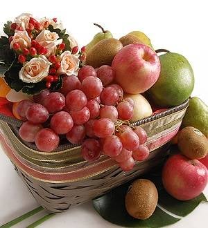 Summer Treats â€“ Fruit Basket Hamper