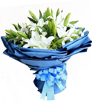 Bewildered - 15 Stalks Lilies Flower Bouquet