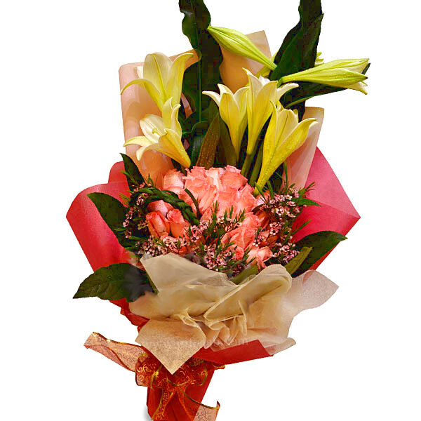Sweet Cariad - 18 Roses 8 Lilies Flower Bouquet