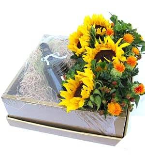 Summer Surprises â€“ Wine Gift