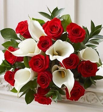 Bouquet of roses and callas